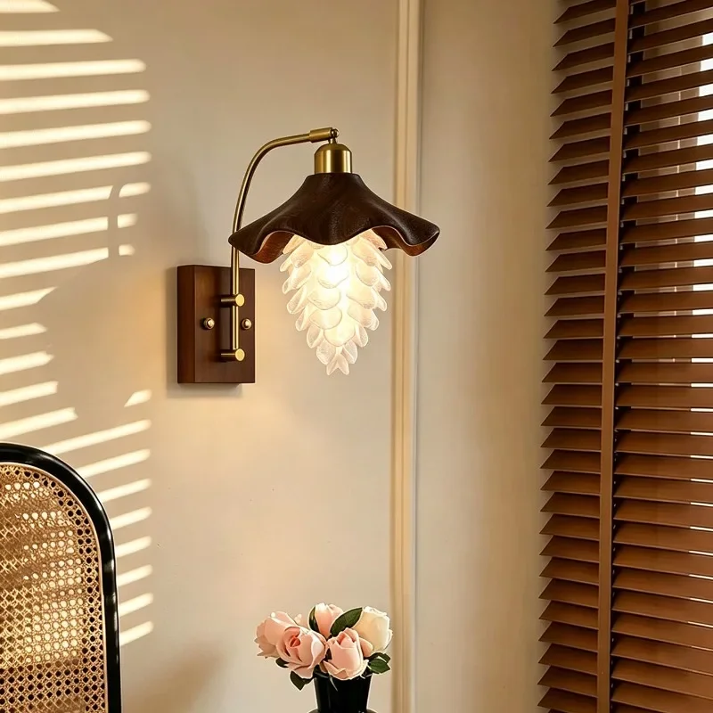 Simplicity Nordic High End Illumination Pinecone Shape LED Wall Lamps Indoor Lustre Light for Bedroom Home Decoration Chandelier
