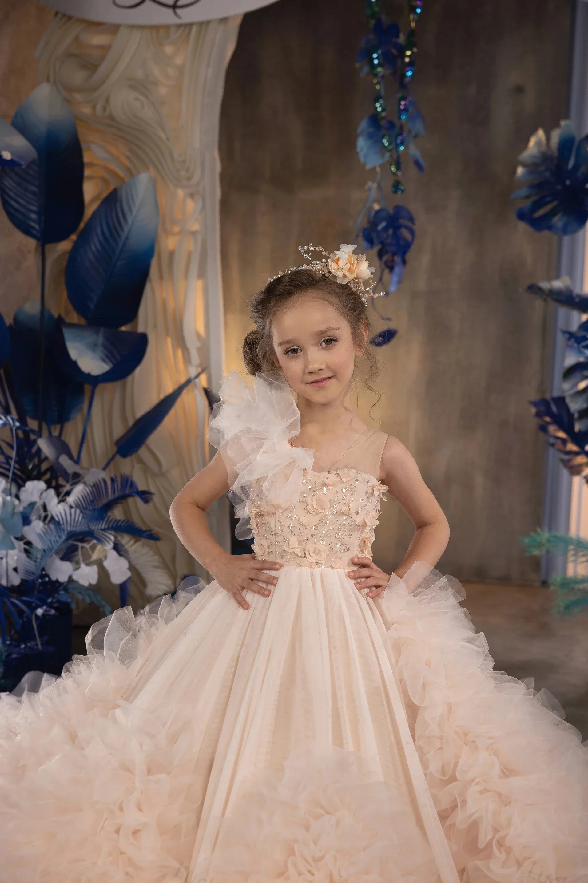 فساتين فتاة الزهور المخصصة لحفلات الزفاف من التول الكشكشة بكتف واحد أنيقة للأميرة للأطفال لحفلات أعياد الميلاد