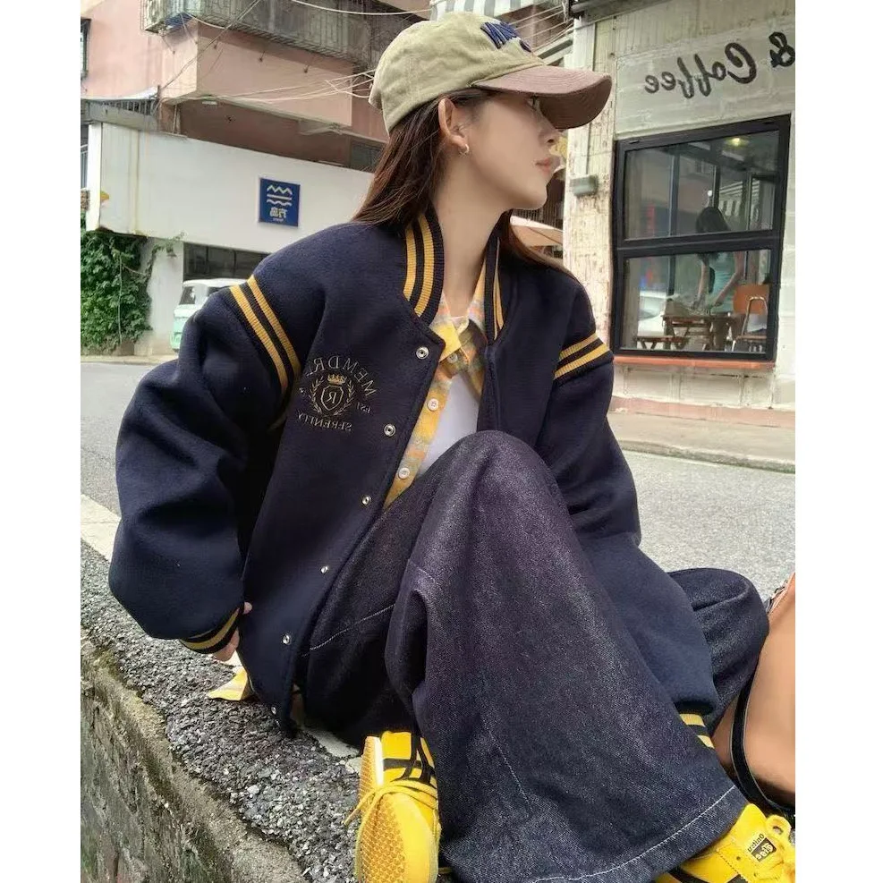 المرأة زي بيسبول معطف 2025 الخريف الشتاء جديد المرأة سترة اسكواش مبطن مبطن فضفاض سميكة ملابس خارجية غير رسمية