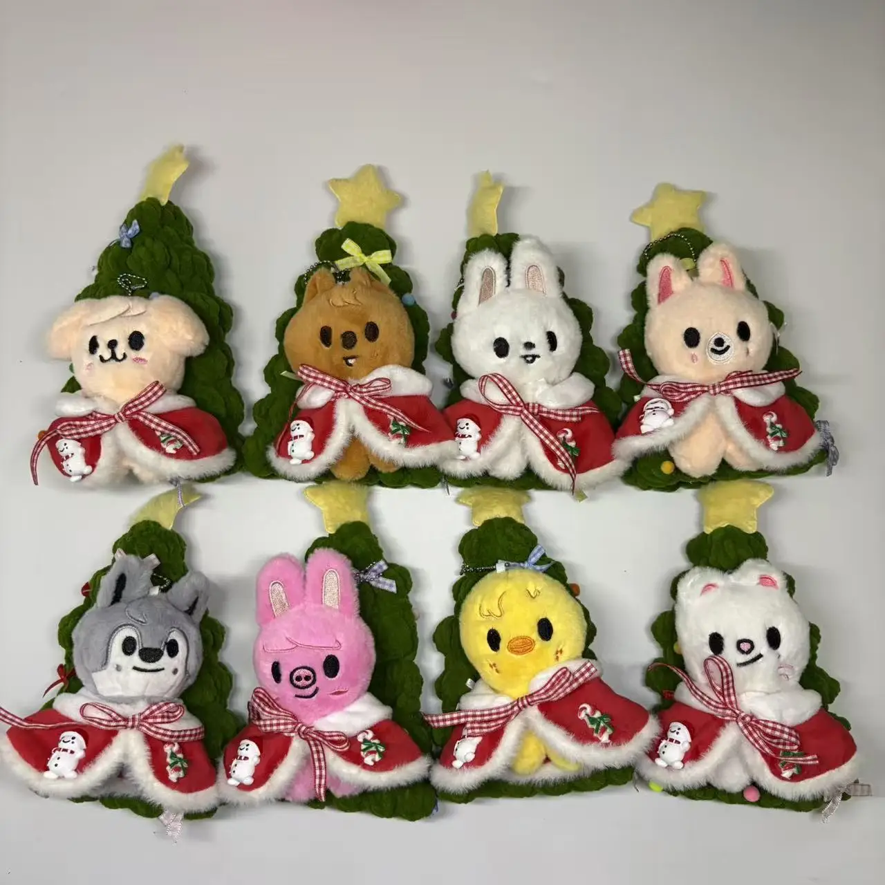 

SKZOO Stray Kids Keychain SKZ Christmas Snowman Red Cloak with Unique Personality Kawaii Children Adult Fan Gift Pendant