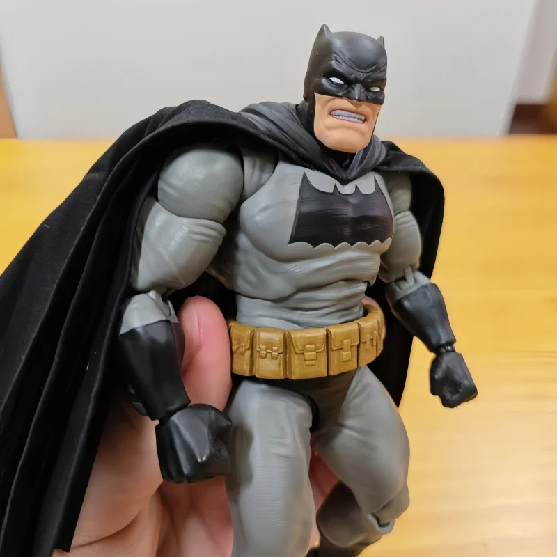 

Hot 1/12 Ct Toys Batman Mafex Figure Bat Man Shf Anime Action Figure Statue Model Pvc Statue Doll Collection Decoration Toy Gift