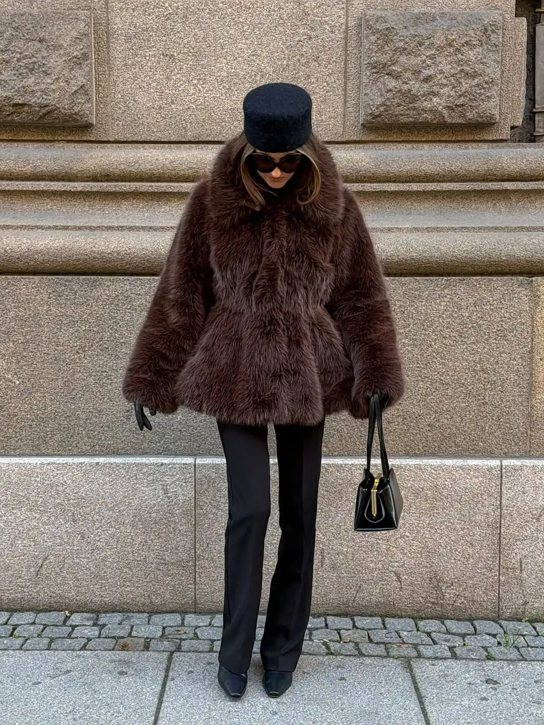 Mode Revers Faux Pelzmantel Frauen Chic Plüsch Lange Ärmeln Taille Cinched Schlanke Warme Jacke 2026 Winter Täglichen Pendeln Straße tragen