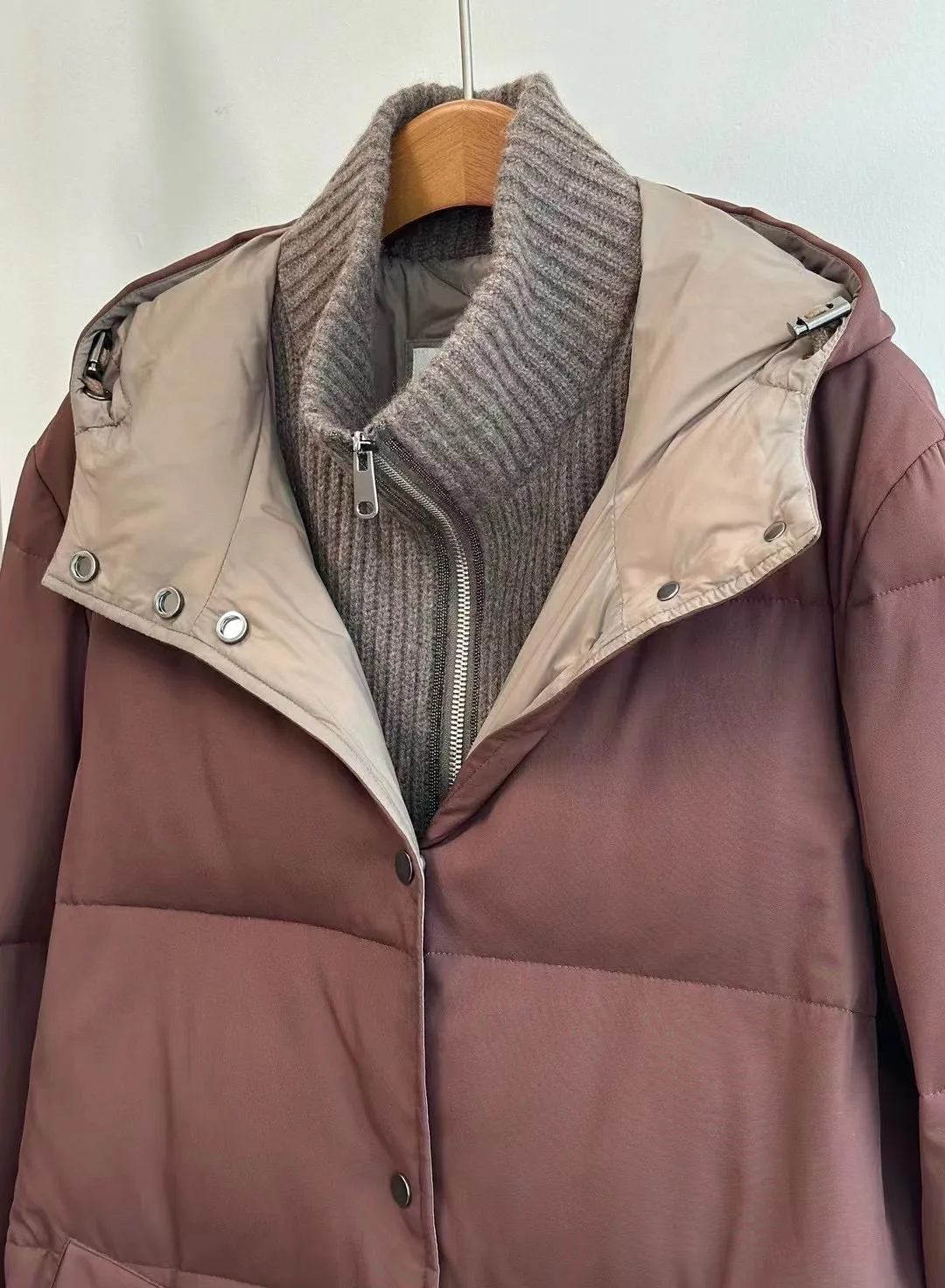 Luxuriöse lange Gänsedaunenjacke für Herbst und Winter mit Kapuze