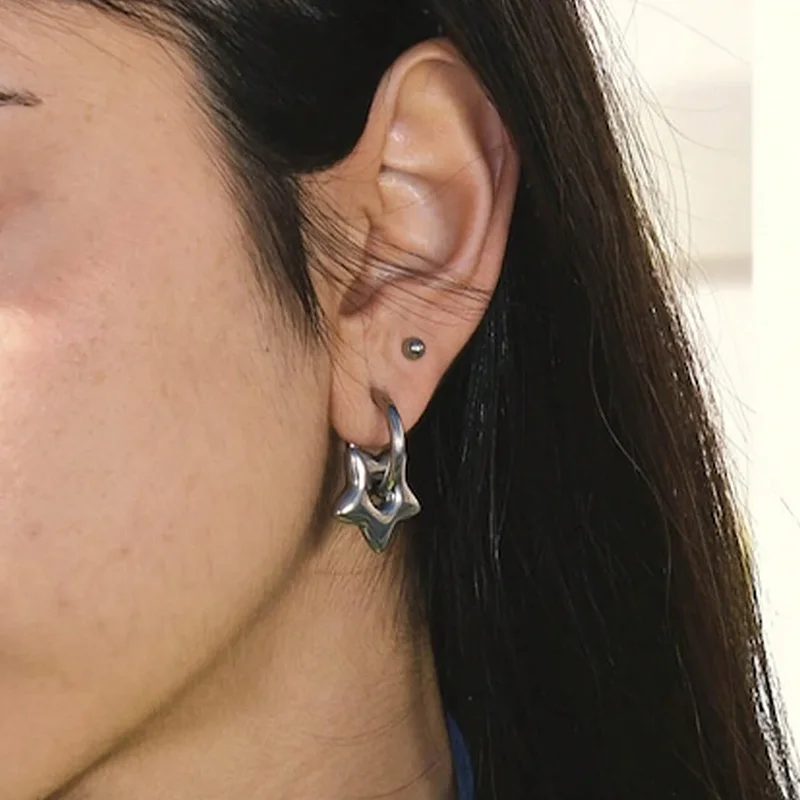 A Pair of Personalized Trendy Punk Silver Stainless Steel Star Earrings Y2k Detachable for Women and Men Exquisite Jewelry Gift