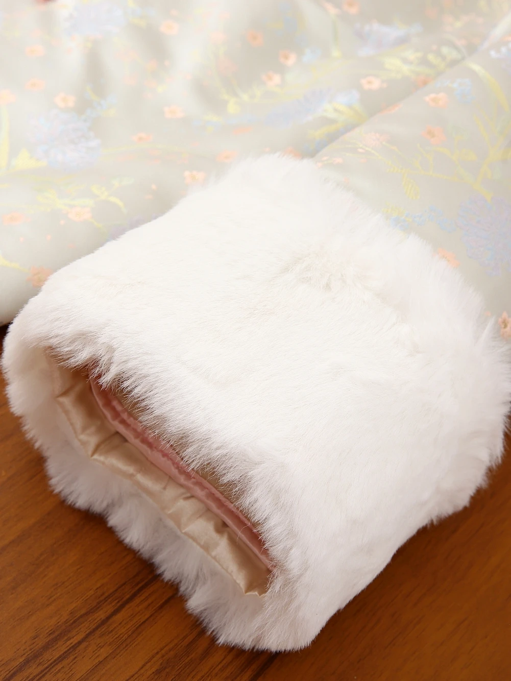 새로운 중국 스타일 자수 실크 코튼 재킷 여성용 겨울 우아한 칼라 루즈 따뜻한 탕 스타일 코튼 코트