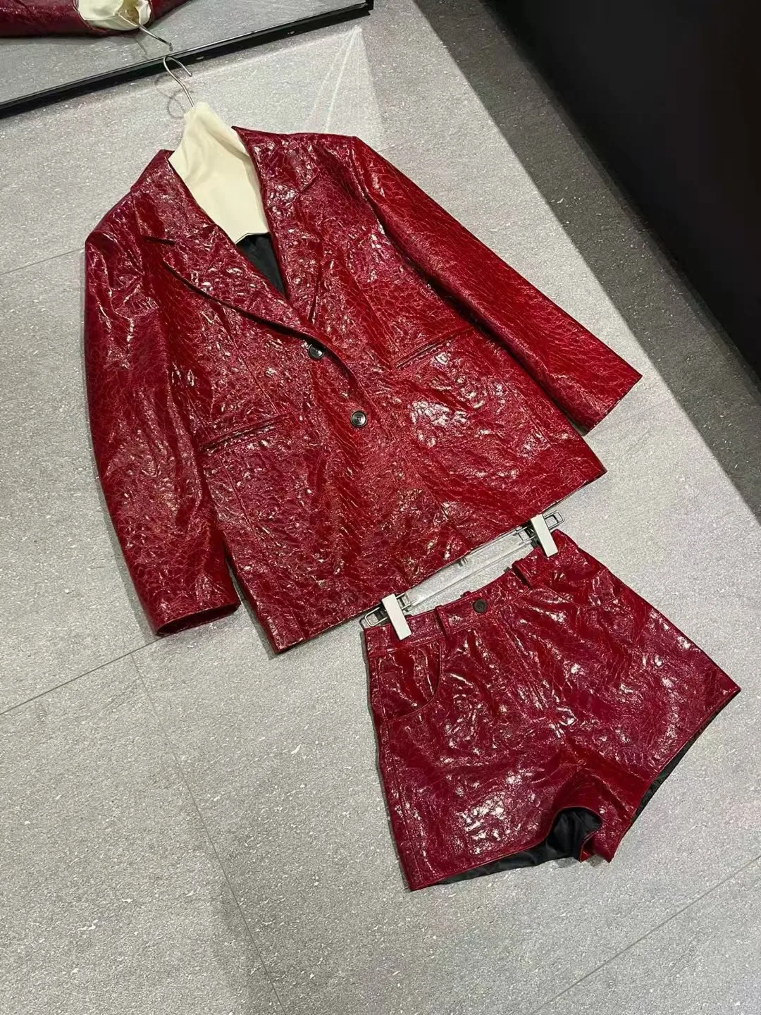 Chaqueta de traje de Color rojo largo de piel de oveja auténtica para mujer de primavera