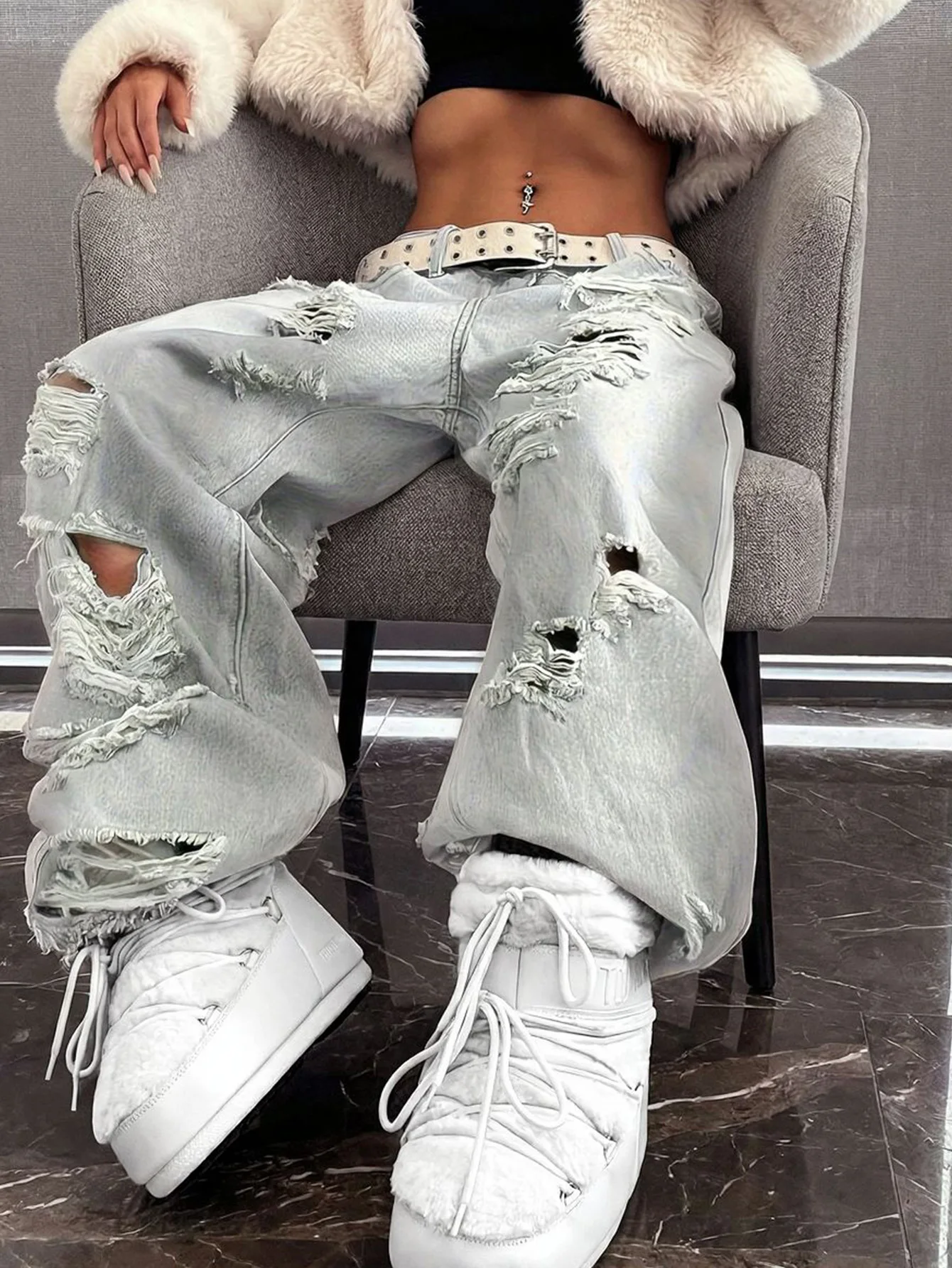 

Джинсы женские широкие с эффектом потертости и рваными деталями, повседневный уличный стиль