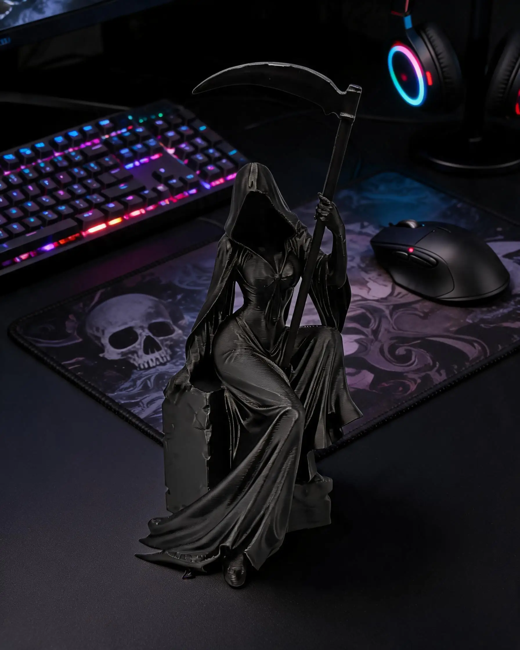 3D-Gedruckte Sitzende Weibliche Sensenfrau-Figur mit Sensenmesser, Gotische Lady Death Statue, Halloween Dunkle Horror-Tischdekoration – Detail 3