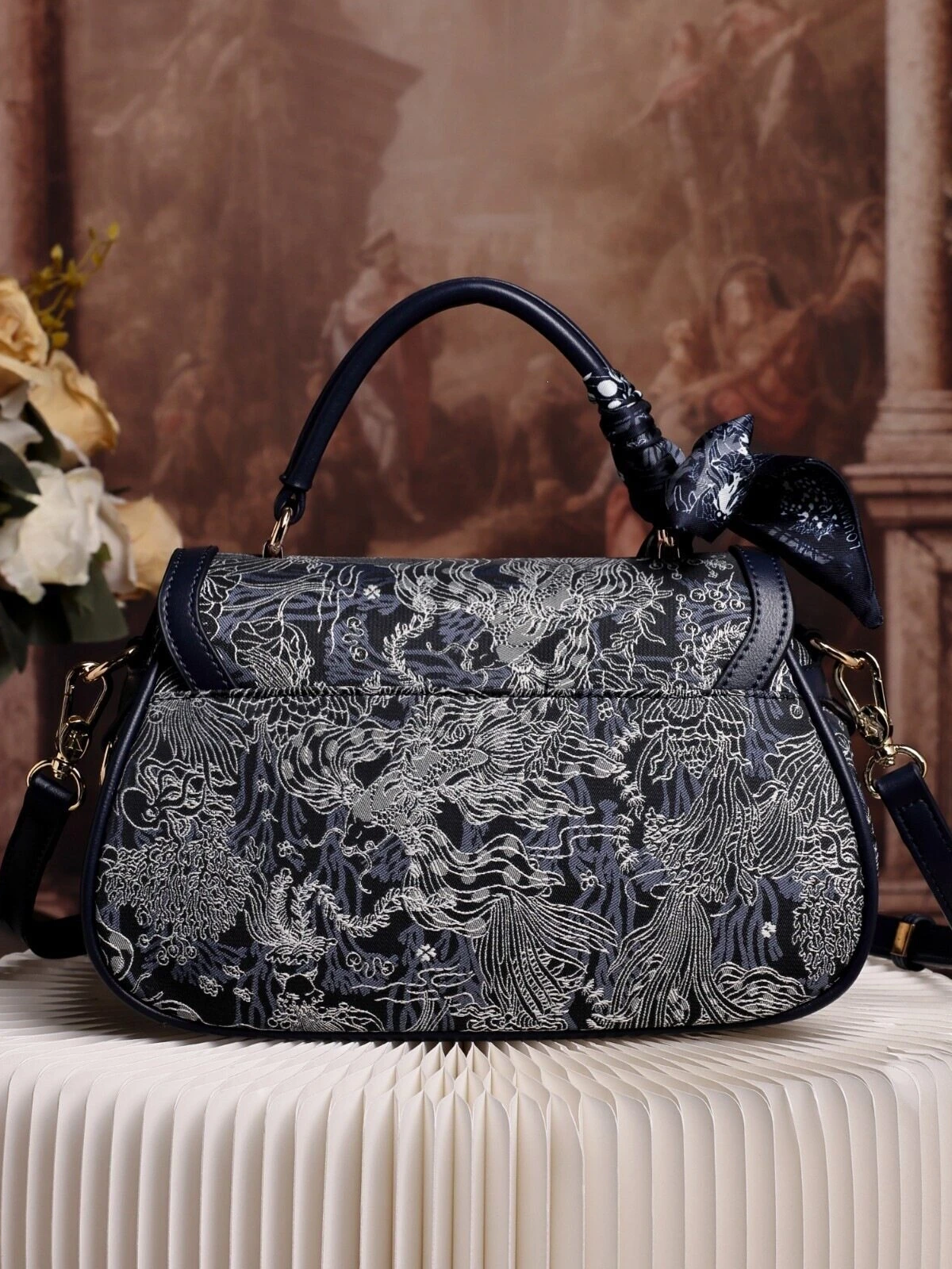 Zarif Nakışlı Kadın Çantası, M - Luxury Bags Medium Size incelemesi ve fiyatı