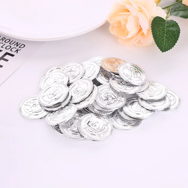 30/50 個海賊金貨銀貨銅貨プラスチックコインおもちゃホームキッド好意ゲーム宝物用品ゲームアクセサリー小道具