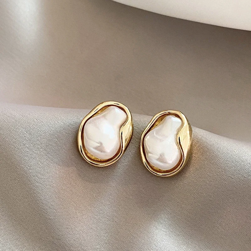 Unique Shaped Pearl Imitation Design 2024 New Gold Color Stud Earrings for Korean Fashion Jewelry Women's Elegant Accessories