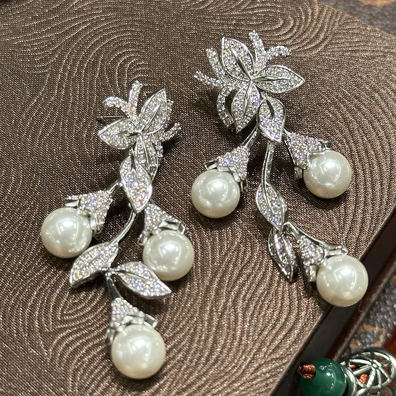 Women\'s Butterfly Shaped Diamond & Pearl Earrings Trendy Twig Design Fashionable Jewelry Accessory for 2024
