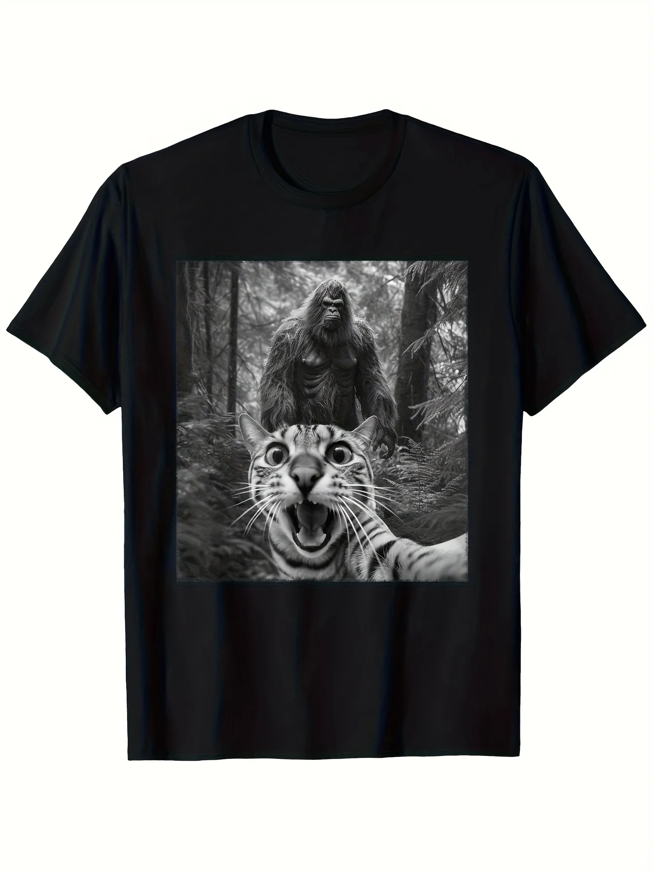 Funny Sasquatch Scared Cat Selfie T-Shirt Soft Casual FitRound NeckShort SleeveBlackHumorous Graphic DesignPerfe