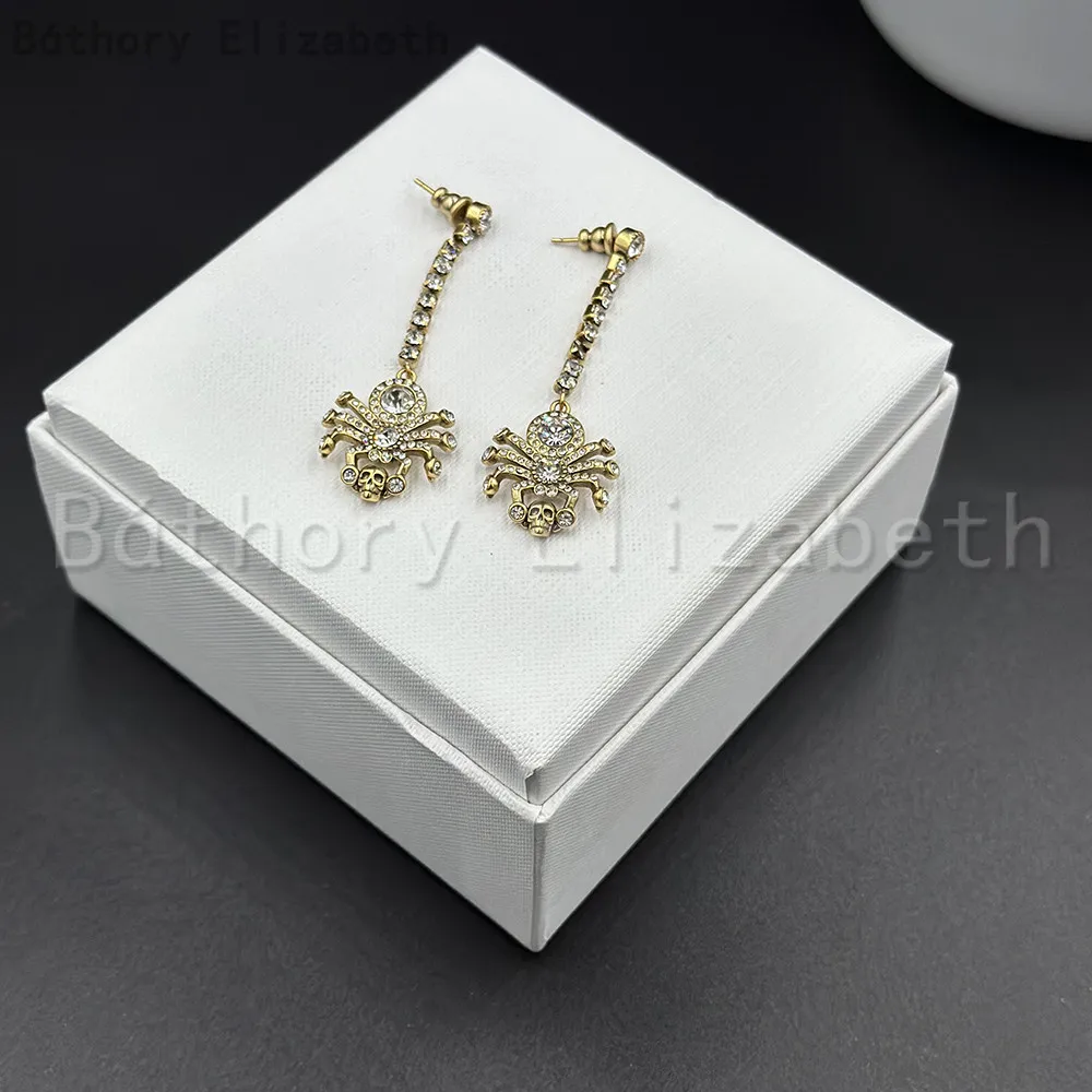 

Elizabeth Báthory Woman Fashion Golden Diamond Pendant Earrings Rock Punk Spider Skull Chain Pendientes Vintage Jewelry серьги