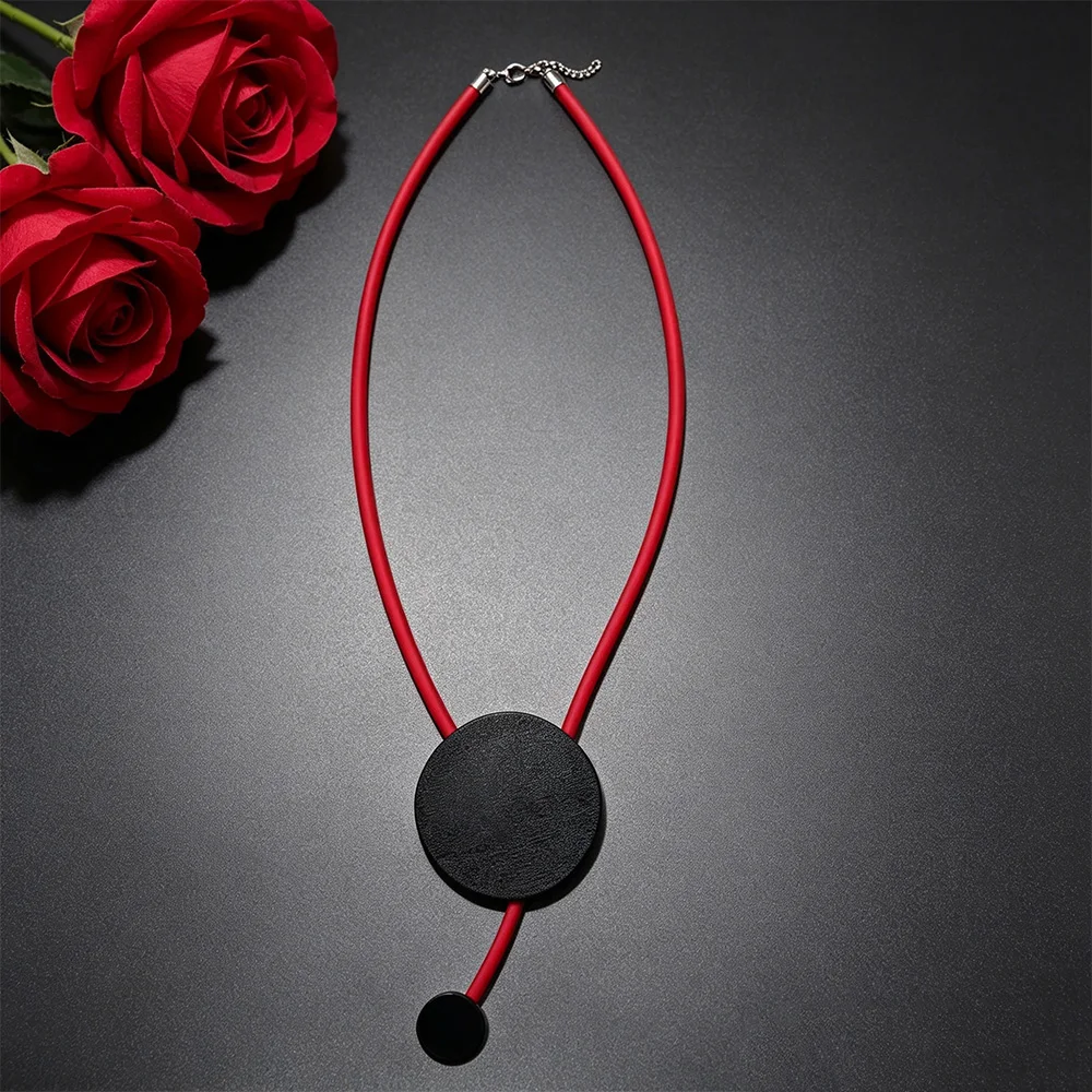 UKEBAY Minimalistische Halskette mit Kreisanhänger aus Gummi, moderne, minimalistische, leichte Mode-Schmuck-Halskette, Festival-Geschenk, Halskette für den täglichen Gebrauch – Detail 3
