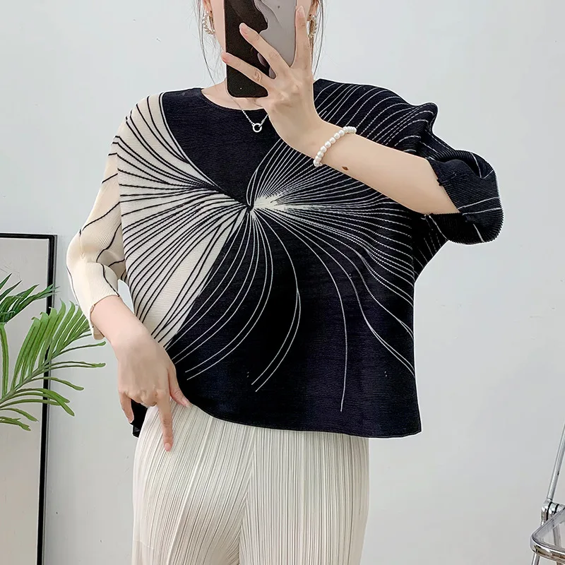 GGHK Pleated Women Casual T-shirt 2025 Spring and Autumn New Round Neck Bat Sleeve Loose Large Size Design Fashion Female Tops