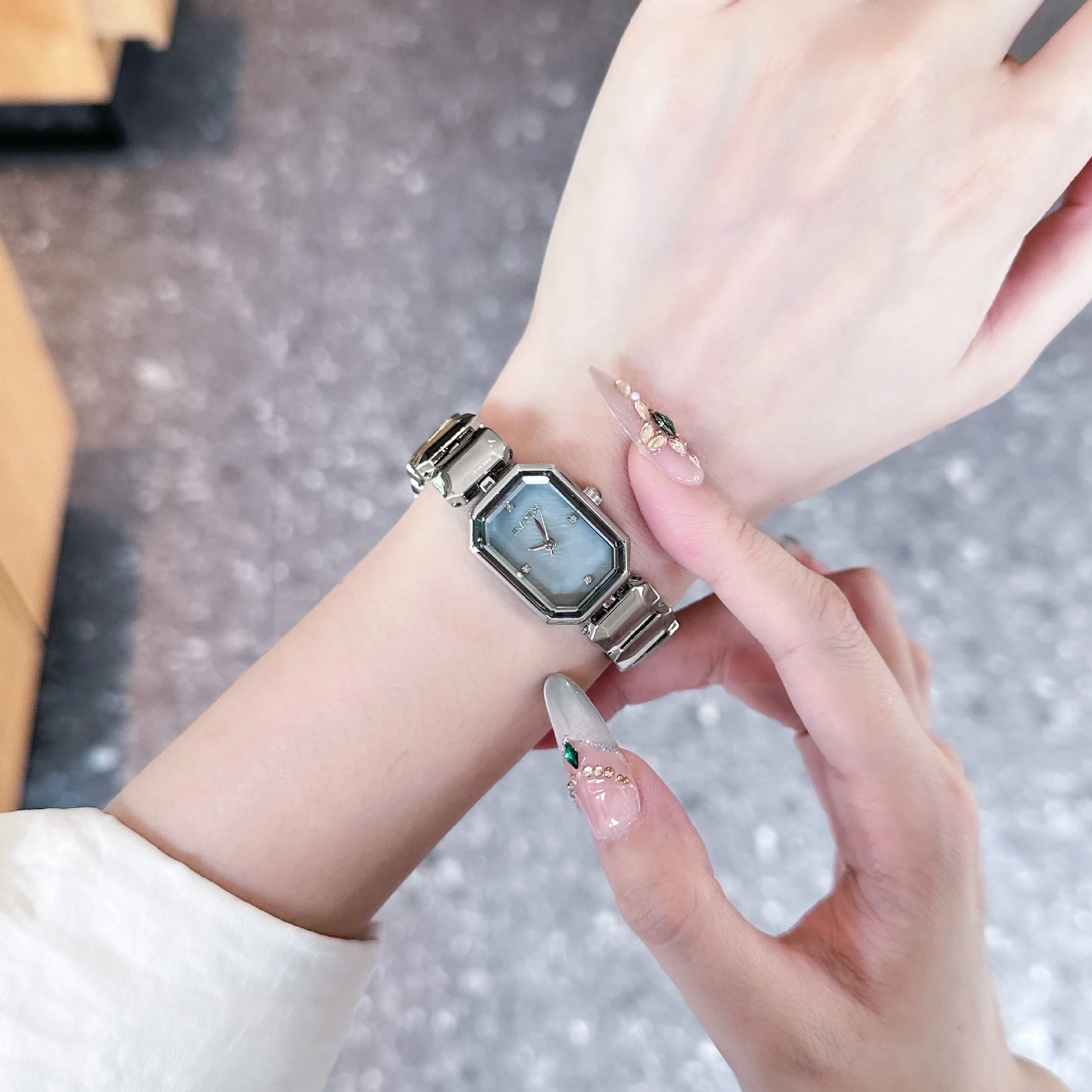 

New Elegant SquareShaped Quartz Watch For WomenWith A Stainless Steel StrapA Stylish Quartz Watch Perfect As A Gift For Ladies.