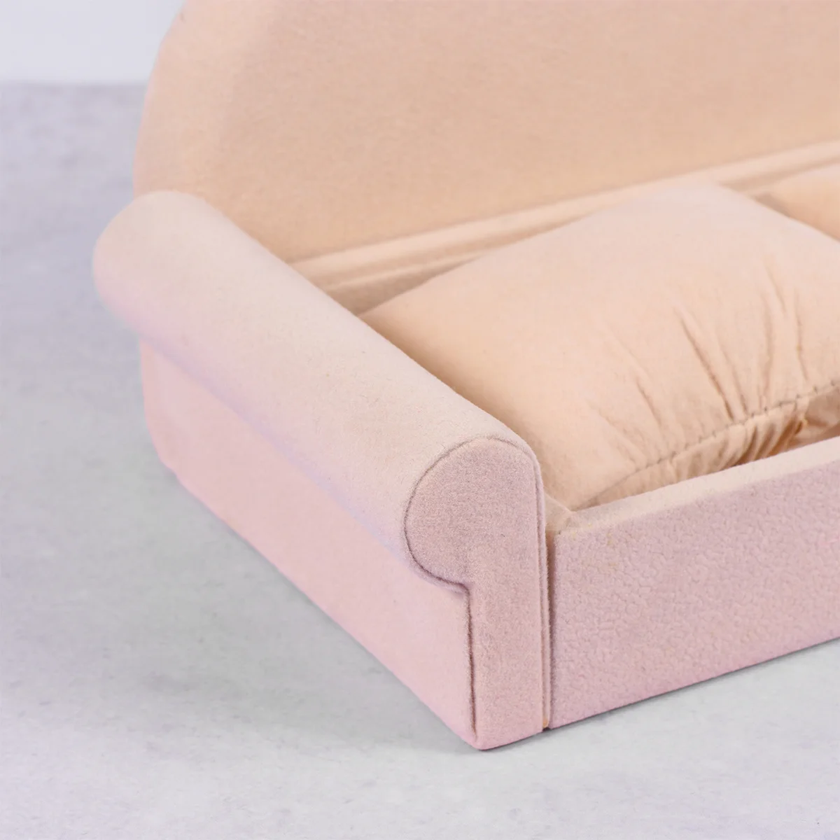 1Pcs Sofa Shaped Jewelry Box Beige Creative Flannelette Display Holder Elegant Watch Bracelet Organizer Gift Decoration