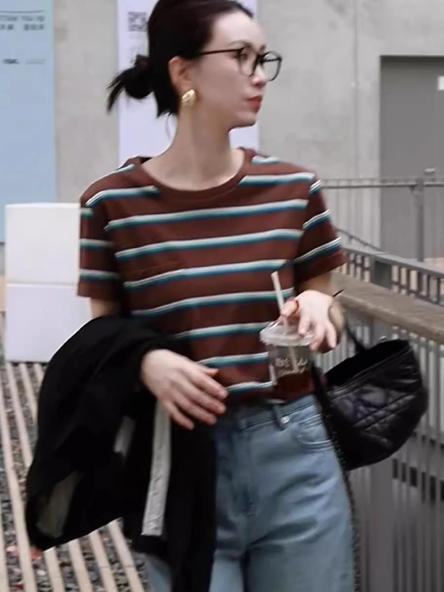 

Корейский дизайн Sensation Color Blo round Футболка Ne ort Sve Faionable Summer Base irt Полосатый эффект похудения