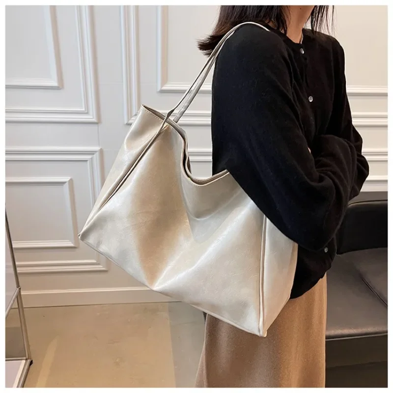 Solid Color Bag for Women Retro Fashion PU Leather Tote Bag Shiny Large Capacity Commuting Shoulder Bag