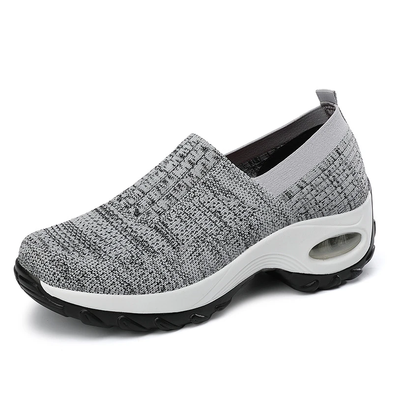 Stijl van sportieve moederschoenen Ademend schoeisel Middelbare leeftijd Mesh sportschoenen Casual dikke zool Hoogteverhogende schudschoenen