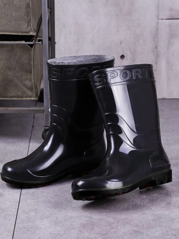 

Мужская обувь на полувысоком круглом носке и низком каблуке. Легкие без шнуровки. Водонепроницаемые и нескользящие дешевые мужские резиновые садовые садовые садовые садовые садовые сапоги.