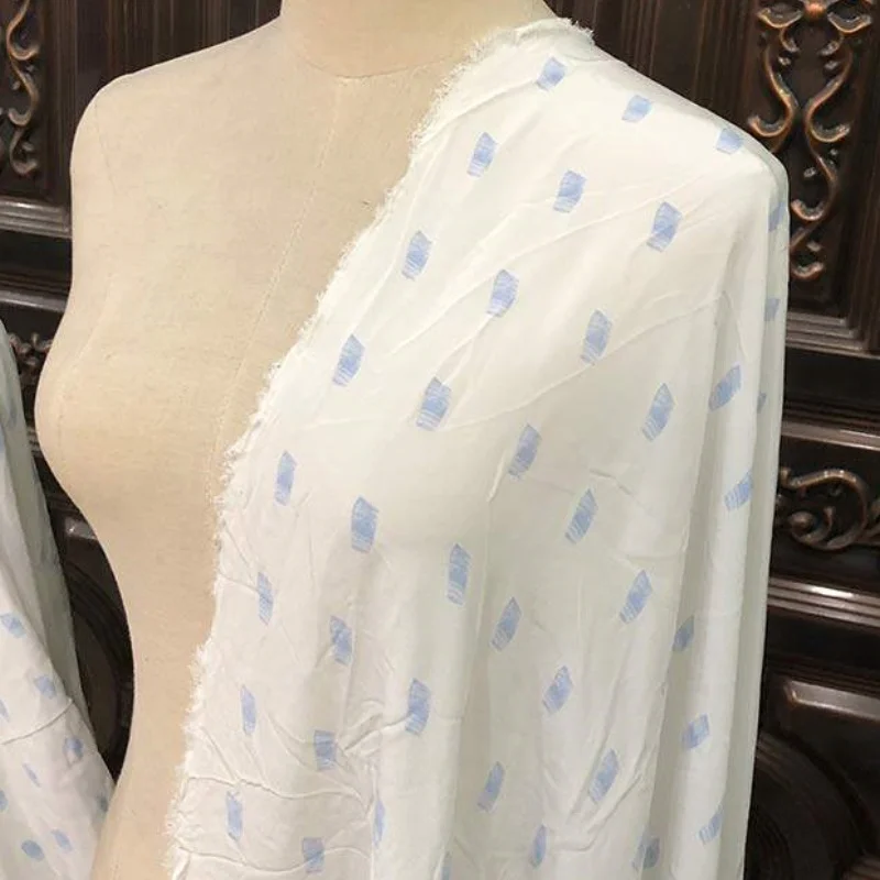 

1 метр 100% шелковой ткани из тутового шелкопряда, 16 момме, креп-шелк, белый с синим принтом, ширина 140 см (55 дюймов), продается на метры, CY101