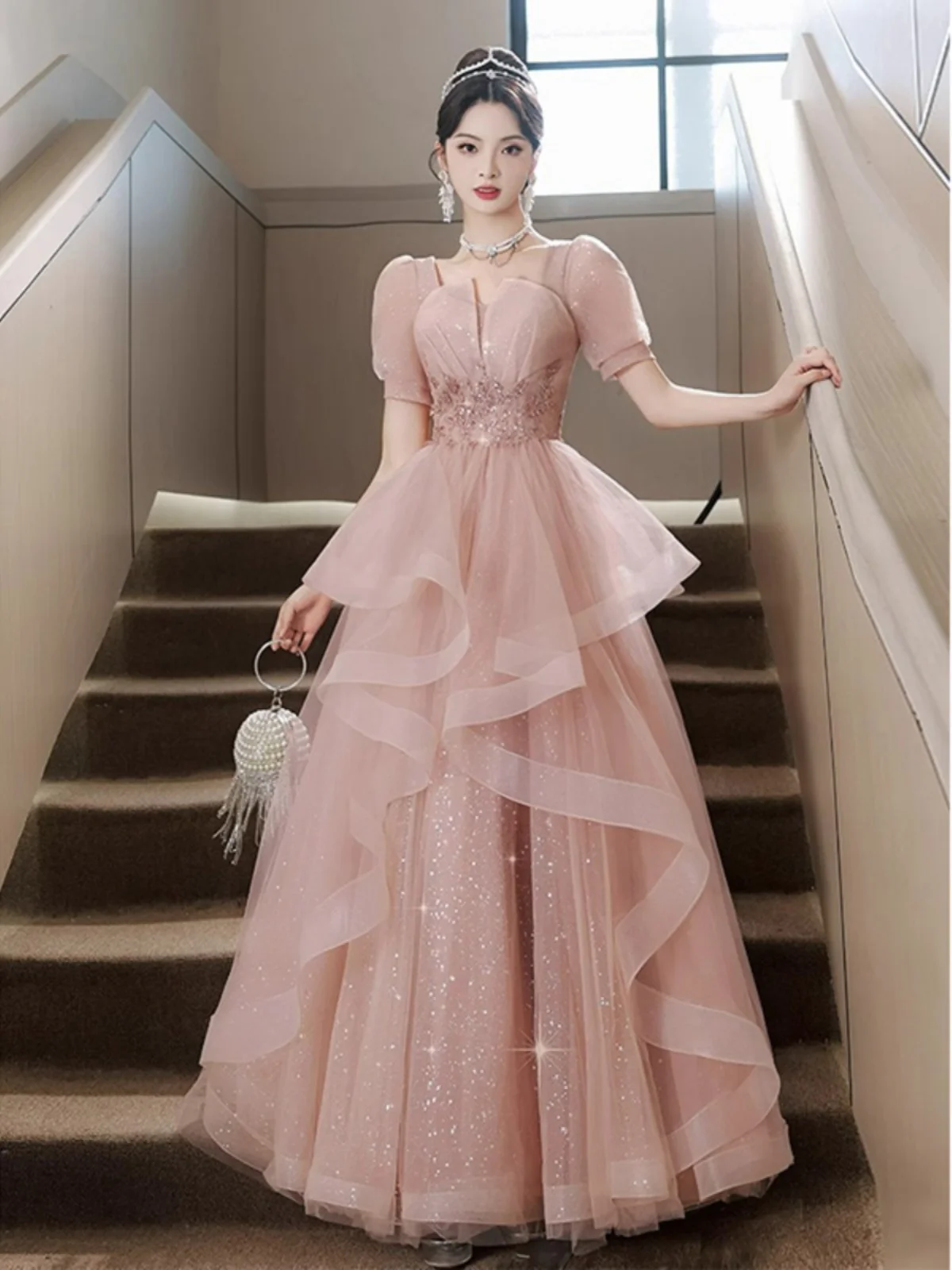 

Розовое вечернее платье для женщин: роскошное, элегантное, для банкетов, церемоний и торжеств, с коротким рукавом, в стиле принцессы.