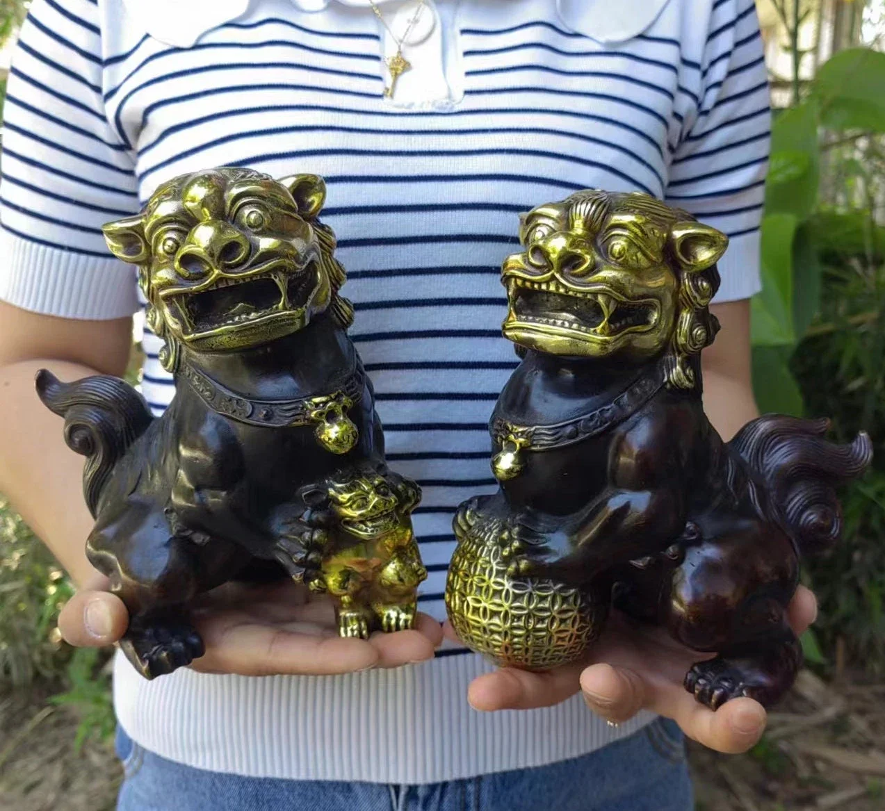 A pair of Copper Statue fu dog lion Nanimal Lucky Brass Home Desk Ornament Decor Miniature Feng shui Tea Wealth Amitabha Goddess