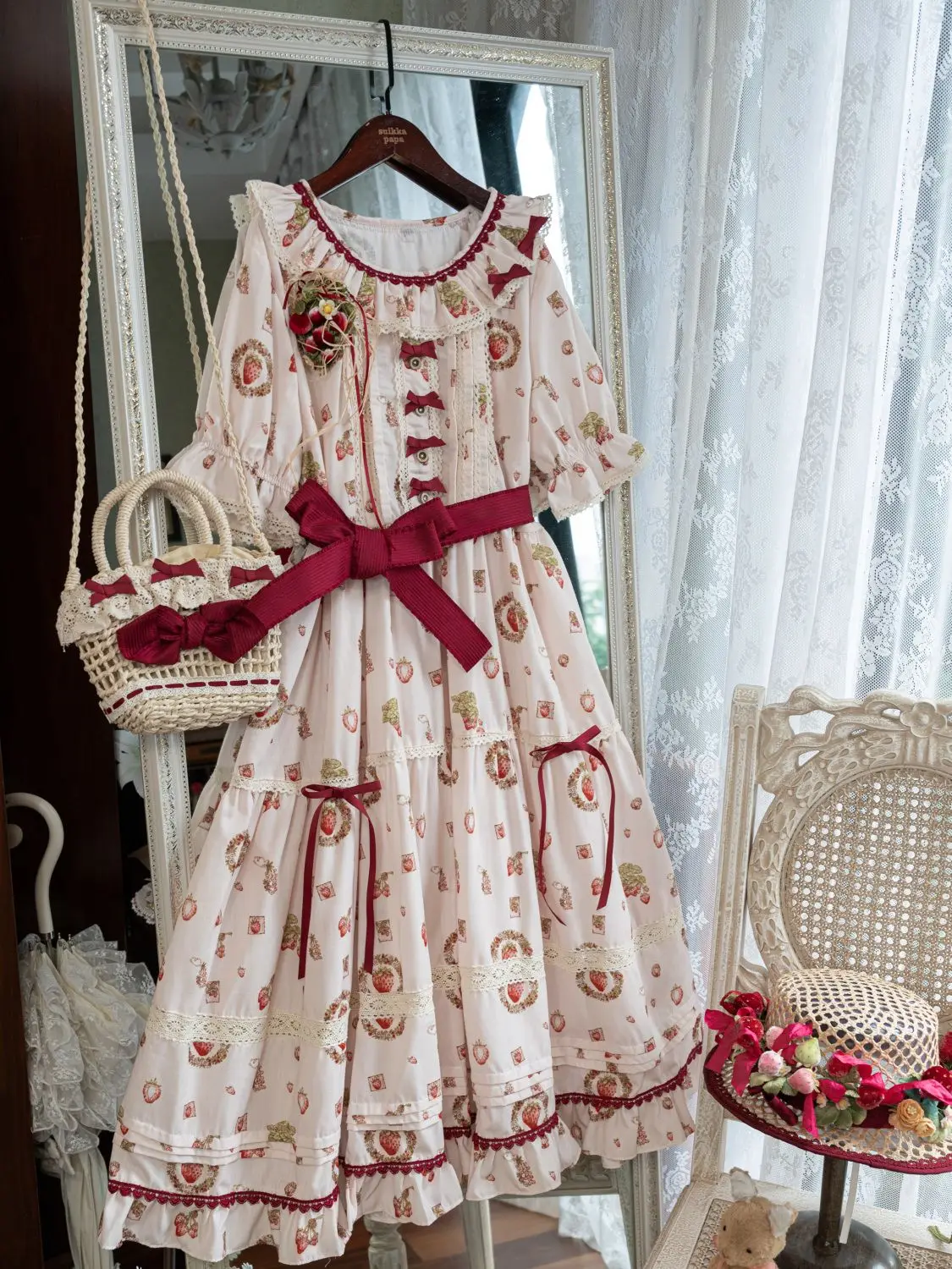 

Платье Coalfell Little Strawberry из одинарного слоя конопляной ткани, белое, в стиле «Чайная история», оригинальный дизайн, платье-пуловер в стиле Лолита, свободного кроя