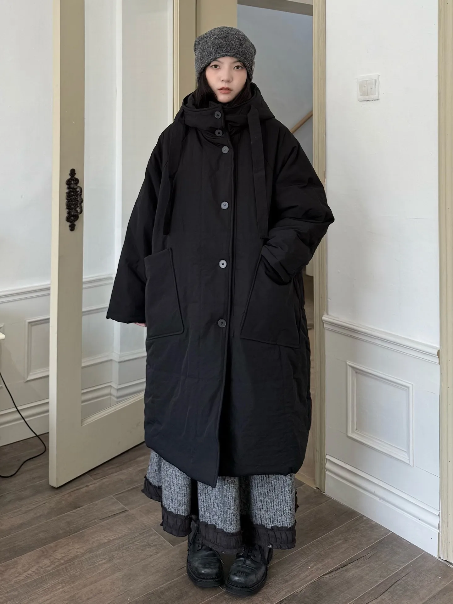 

Land And Mountain Island Continued Version Thickened Long Coat with Large Pockets Black Cotton Jacket for Women Winter Wear