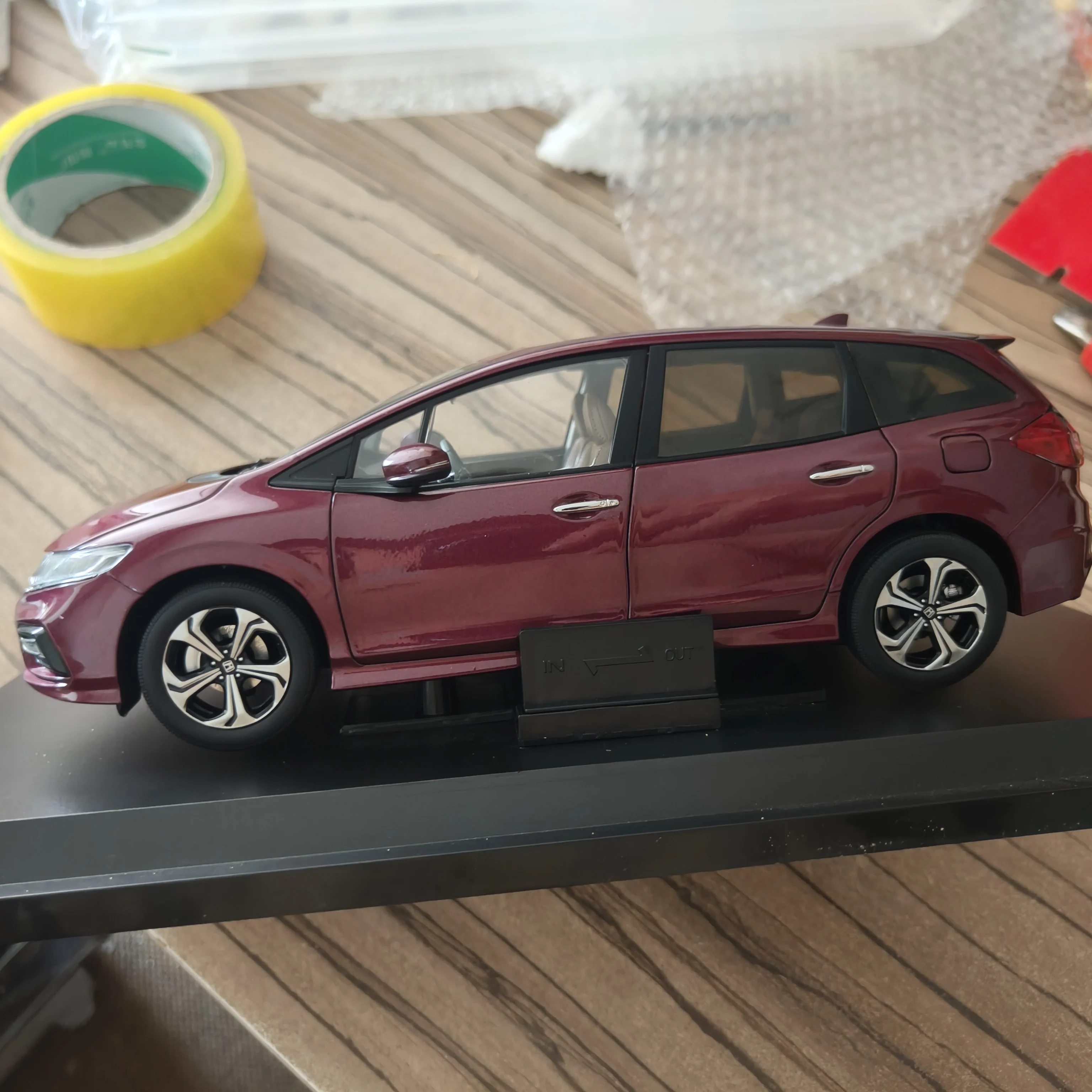 

Литой под давлением масштаб 1:18 Honda Jade, новая полнодверная модель автомобиля из сплава, Коллекционная игрушка, подарок, сувенир, демонстрационный орнамент