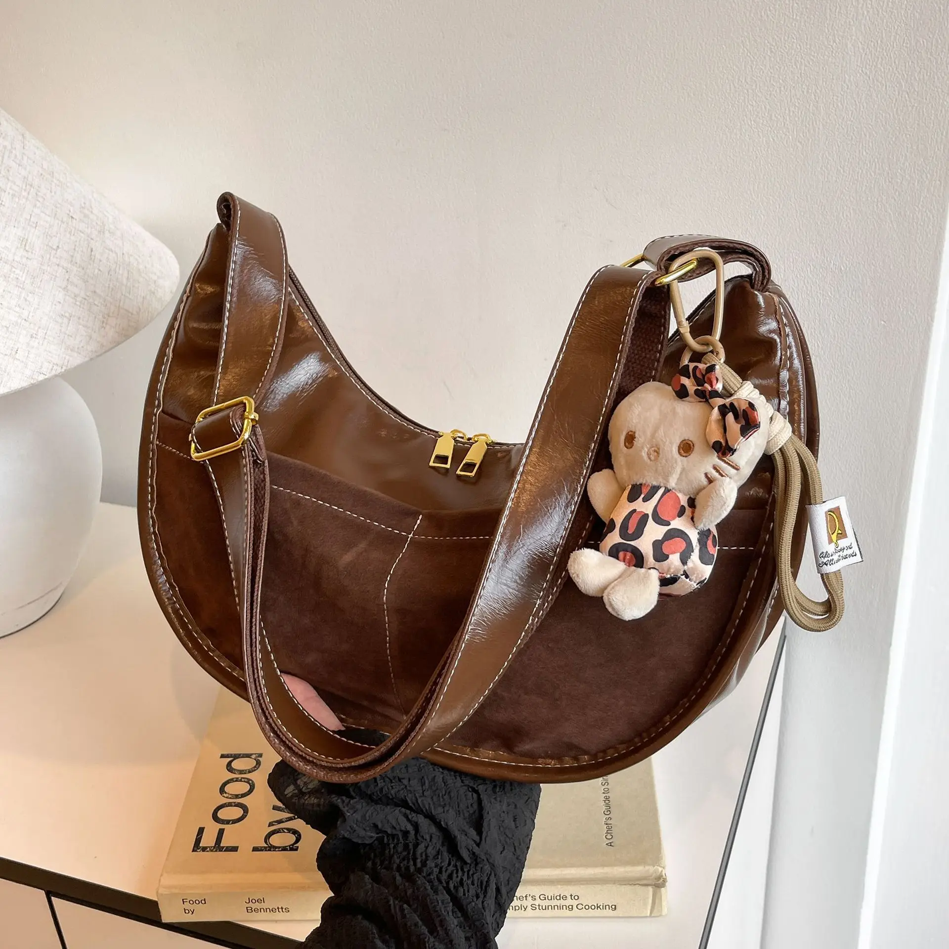 

2025 New Vintage Matte Tote Bag for Women Large Capacity Shoulder Bucket Bag Retro Small Crossbody Underarm Purse