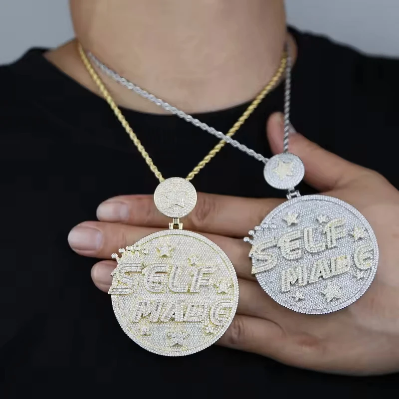 

Fashions Currents Zircon Large Disc Alphabet Pendant Necklaces Men Hip Hop Luxury Jewelry Personality Higher Quality New Gifts