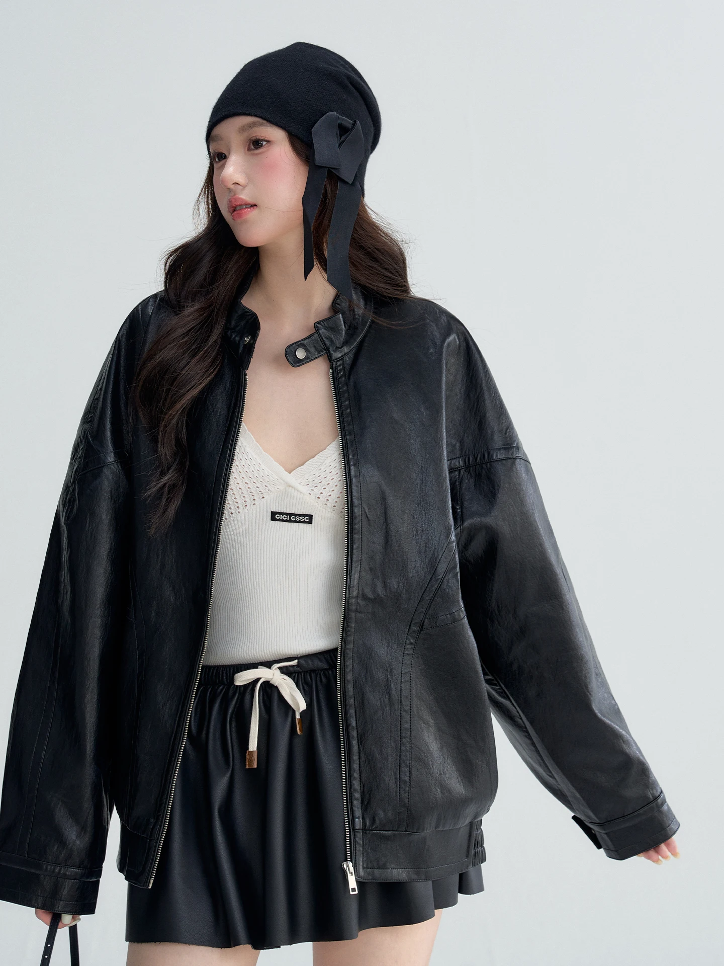 OIOI E Conjunto de Saia e Jaqueta de Couro PU com Gola Alta para Início da Primavera, Design Sensacional Feminino, Comprimento Regular, Moda Jovem