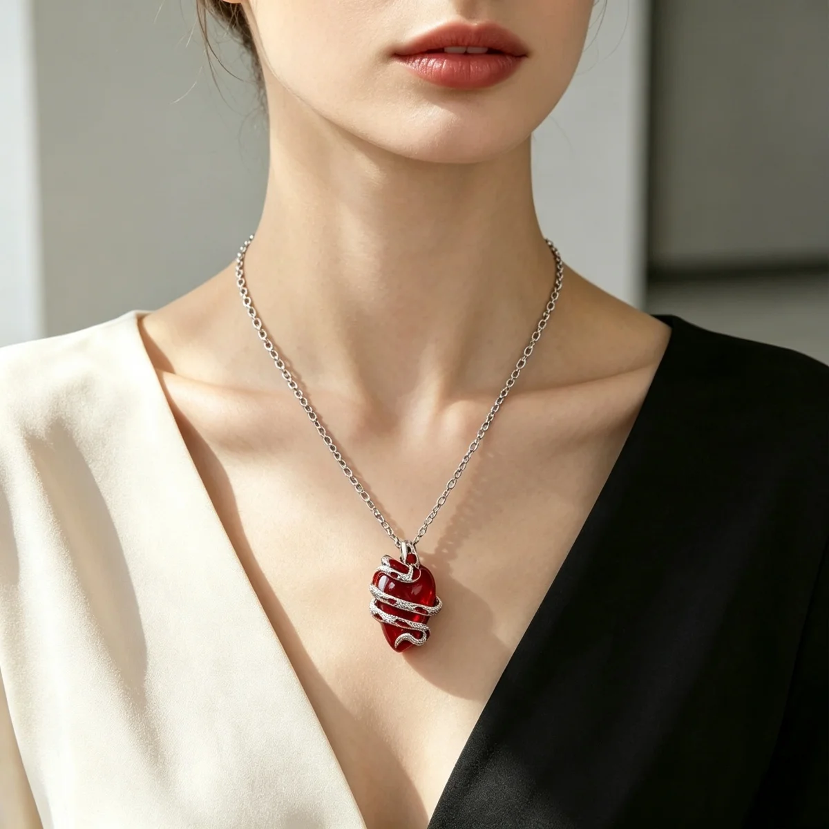 Halloween Kreative Schlangen-Umwickelte Rote Herz-Anhänger-Halskette für Damen und Herren, Gothic Punk Dornen-Rosen-Blumen-Choker, Party-Schmuck – Detail 8