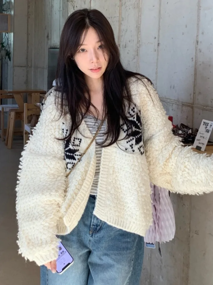 가을 겨울 여성 니트 스웨터 재킷 헤비 자수 긴 소매 원형 퍼 다용도 아우터웨어 출퇴근 스타일 레귤러 핏