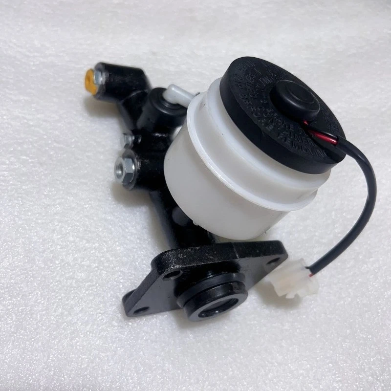 

1PC 2TD15~25 2TD25 for Toyota Brake Master Pump 47220-43630-71