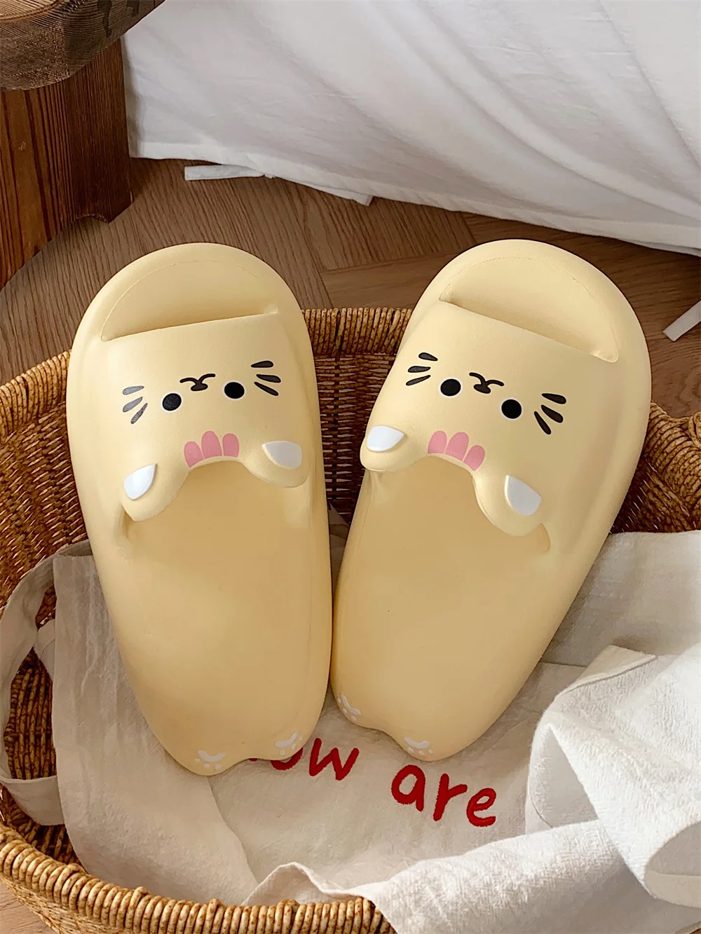 EVA Thick Sole Slipper Women Cute Kitty Slippers Female Summer Girl Heart Home Bathroom Slippers Beach Sandals Flip Flops