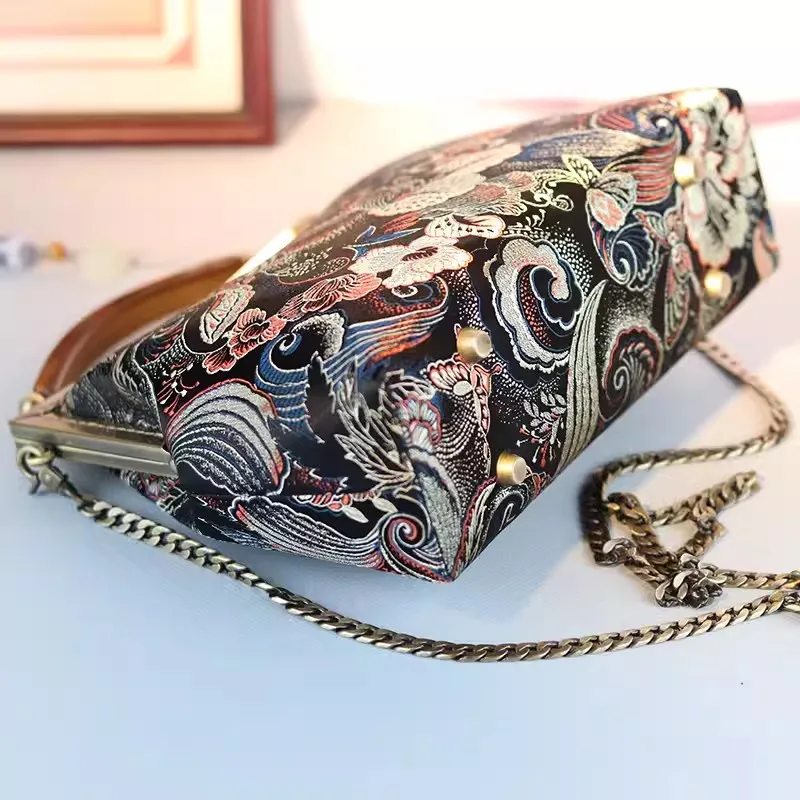 Palace Vintage Flowers Bag Shell Lock Mother Gift Hand Bags Women Shoulder Crossbody Bag Chain Fringe Women\'s Handbags