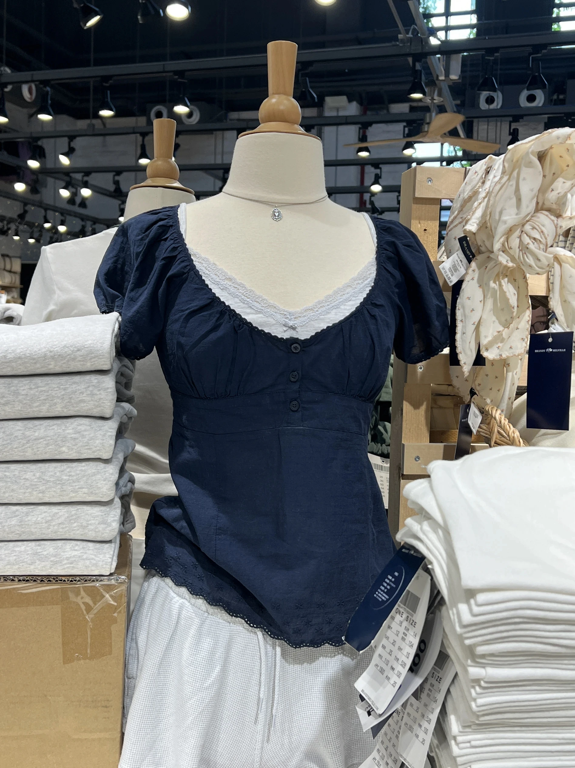 

Floral Embroidery Navy T-shirt Women Summer Three Buttons Square Collar Puff Sleeve Cotton Tees Solid All-match Sweet Blouse New