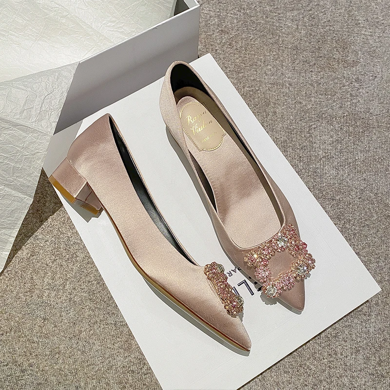 Zapatos de tacón alto de seda Premium para mujer, calzado de lujo con hebilla cuadrada de diamante de agua, estilo estrella, zapatos de boda