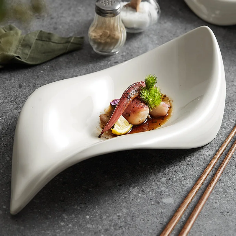 Irregular and Unique Tableware Leaf Shaped Ceramic Plate Salad Board High-end Dining Plate