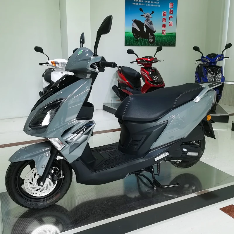 Novo modelo de scooter de 4 tempos movido a gasolina ciclomotor 125cc mini motocicletas a gás