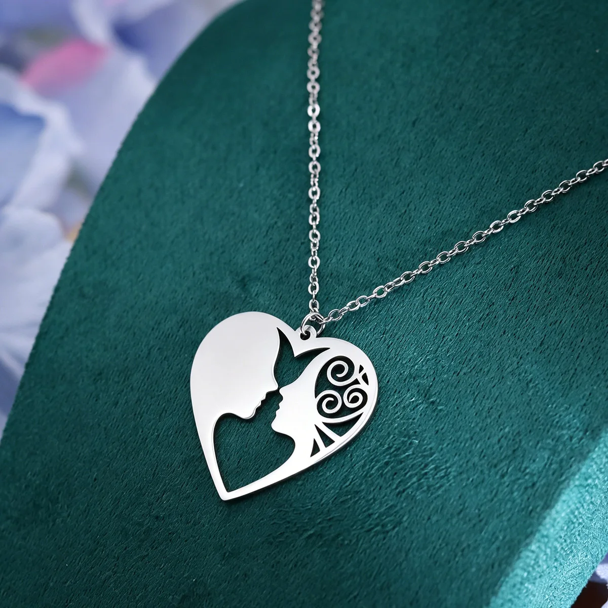 Women Thin Chain Heart Couple Face Necklace Romantic  Lover Portrait Charm Pendant Stainless Steel Valentine Daily Jewelry Gift