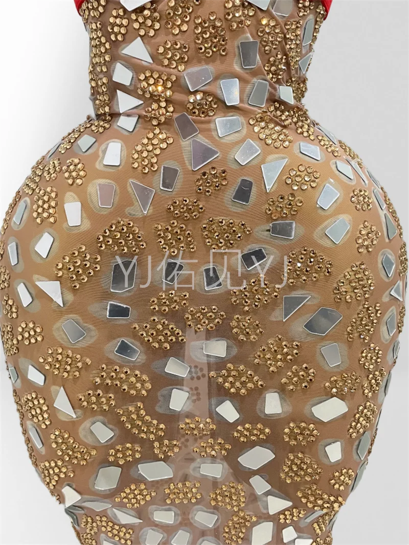 ชุดเดรสยาวตาข่ายโปร่งแสงสีแดงประดับเพชรระยิบระยับ สำหรับงานวันเกิด งานแสดงบนเวที