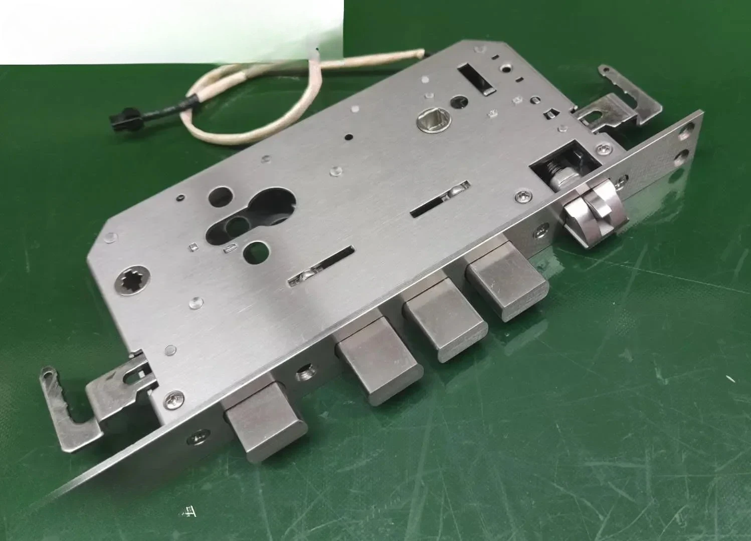 

5V6V motor clutch 304 stainless steel 6068 multi lock point anti-theft door intelligent fingerprint lock electronic lock body