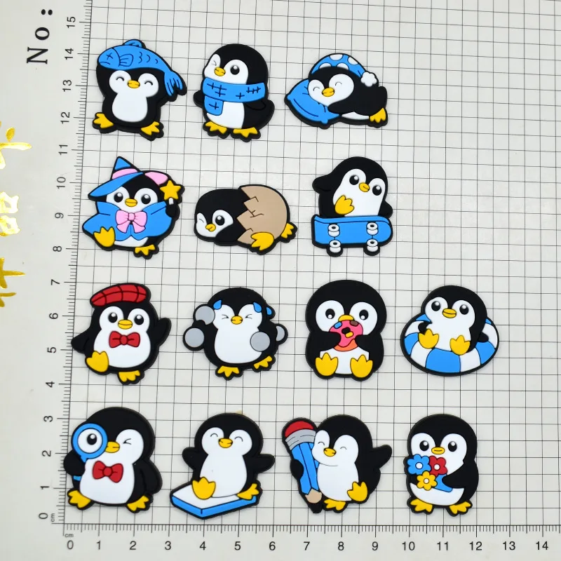 16 قطعة مزيج رائعتين البطريق الحيوانات البلاستيكية الأطفال أحذية السحر تسد اكسسوارات DIY بها بنفسك الصنادل الشعبية الديكور للأطفال X-mas هدية