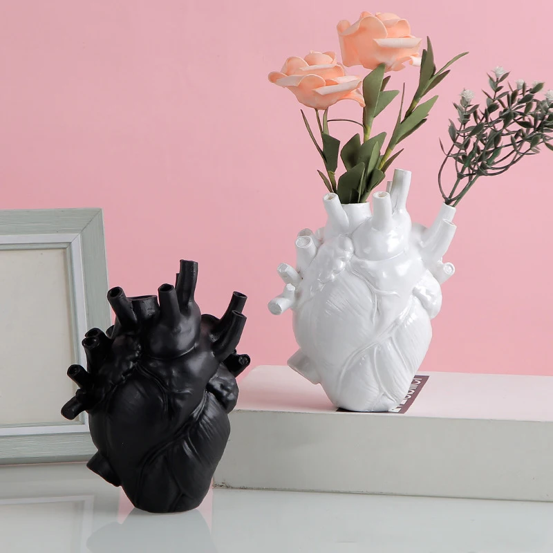 

Black Anatomical Heart Vase Halloween Creative Heart Vase Resin Decorative Flower Vessel Modern Art Flower Vessel Home Decor