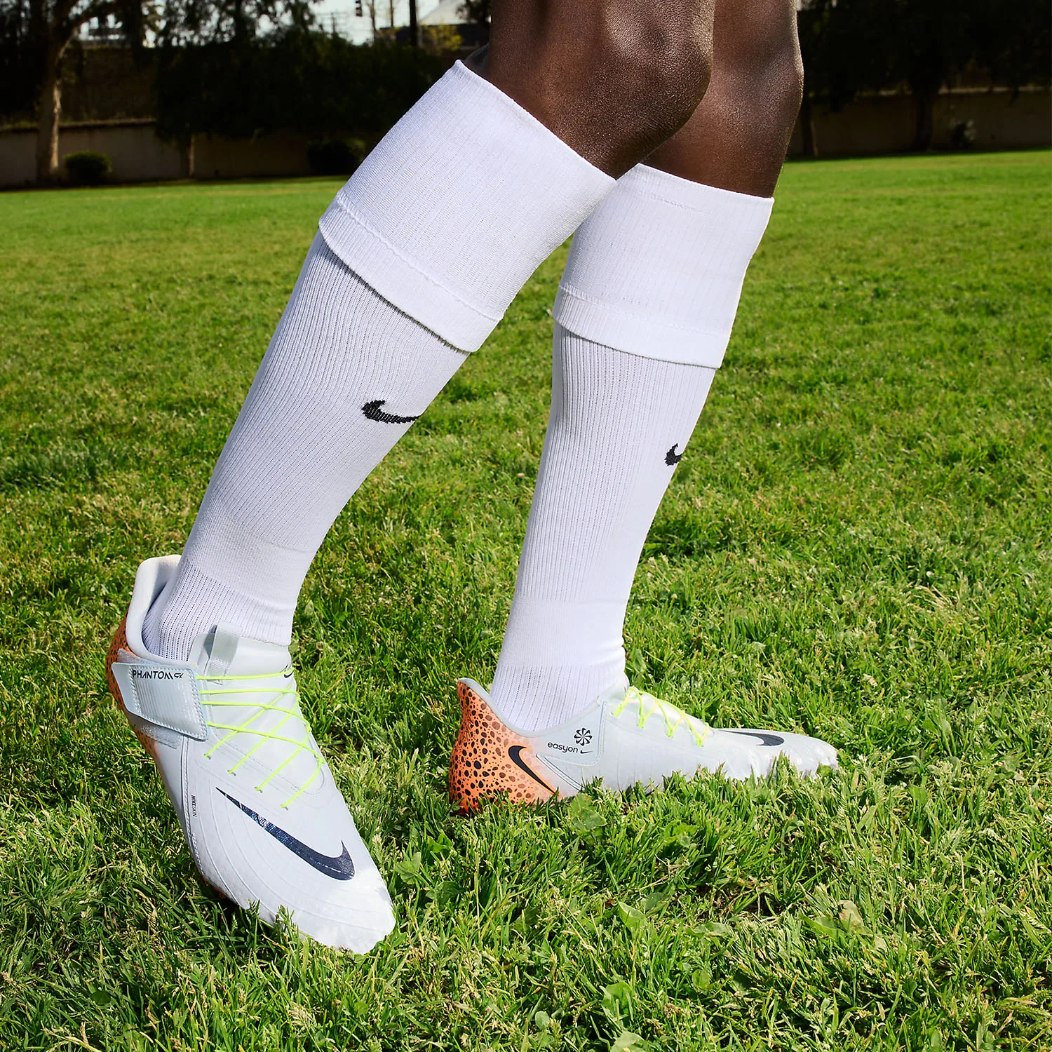 

Оригинальные гибкие футбольные кроссовки унисекс с амортизацией Nike FN8199-900